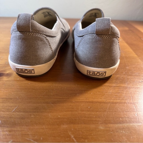Taos Gray Slip-On Dandy Sneakers - Size 8.5 - Picture 5 of 8